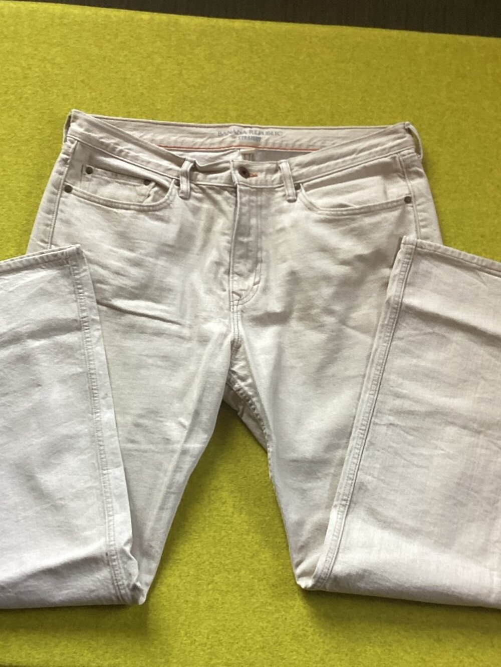 Banana Republic Mens Straight Leg Jeans 35x30 Cream color